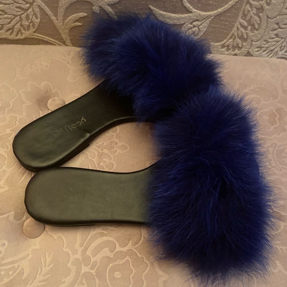 Furry Blue Slides Size 7.5 - Picture 2 of 4